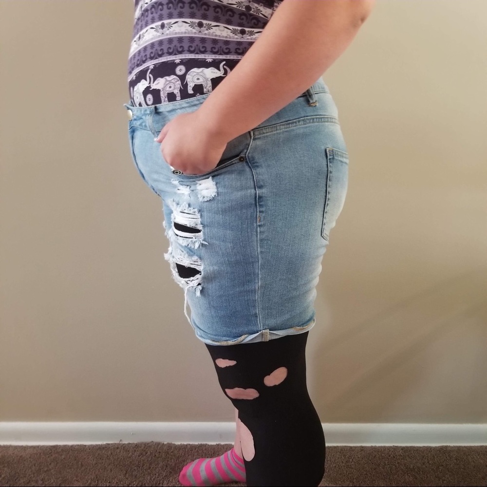 Distressed Shorts - Picture 2 of 3